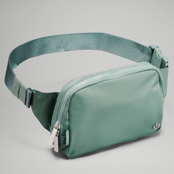 NWT Large Lululemon Everywhere Belt Bag - Picture 3 of 8